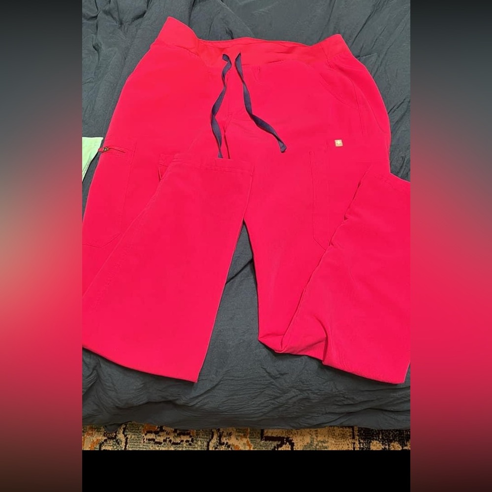 Figs pink scrub pants. Second owner. Accidentally bought the wrong size.